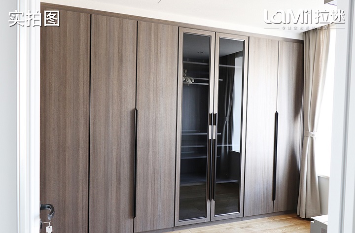 實(shí)木衣柜實(shí)拍效果圖