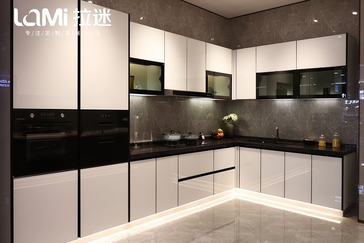 上海拉迷整體櫥柜實(shí)拍圖